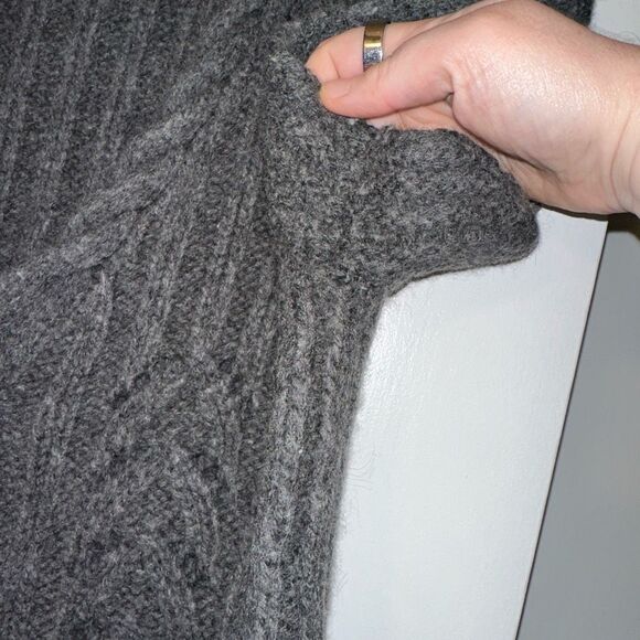 Banana Republic Large Cable Knit Wool Alpaca Short Sleeve V Neck Sweater NWOT - Picture 4 of 10